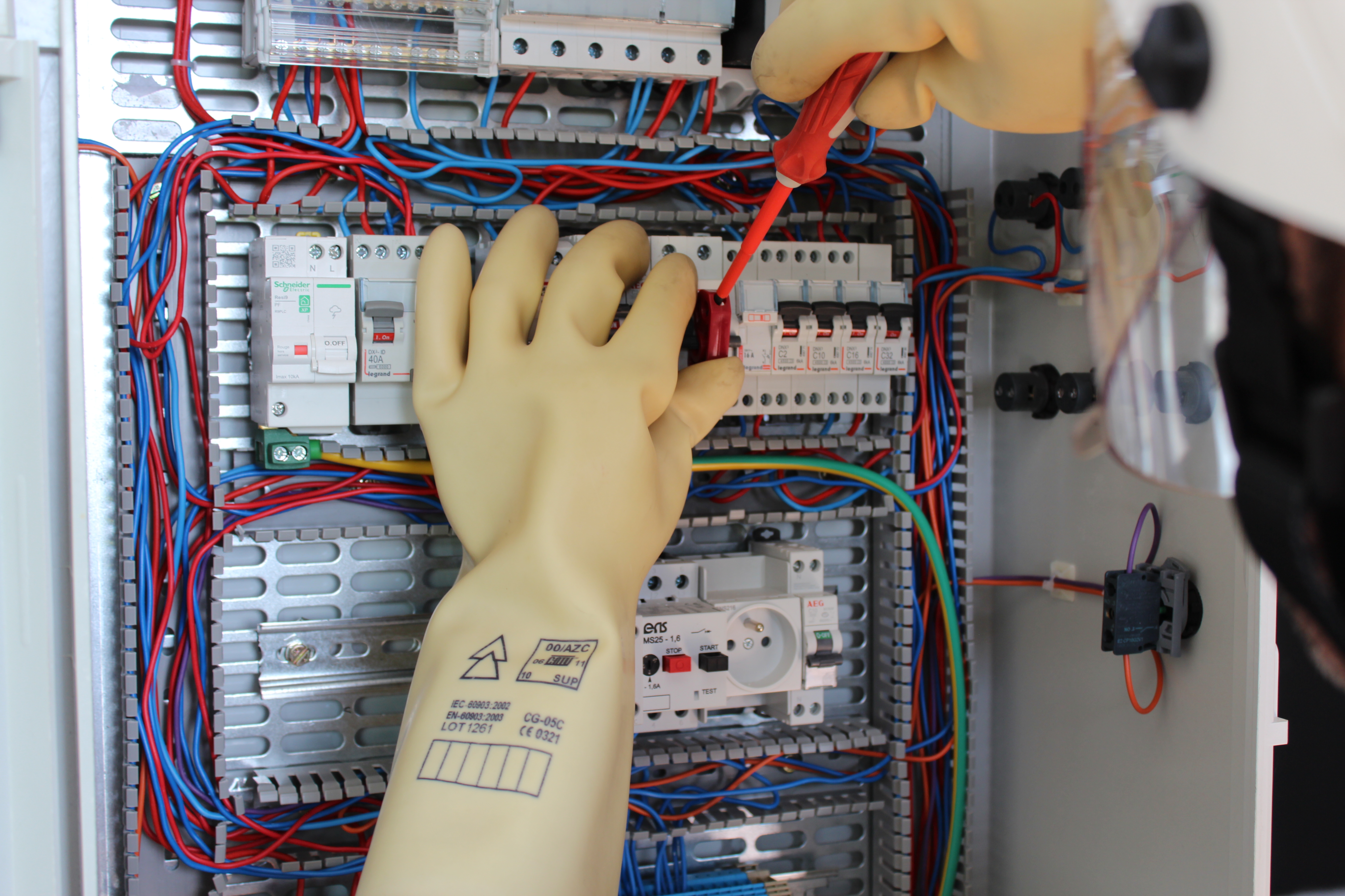 Habilitation électrique BR B1 B2 BC (personnels électriciens)